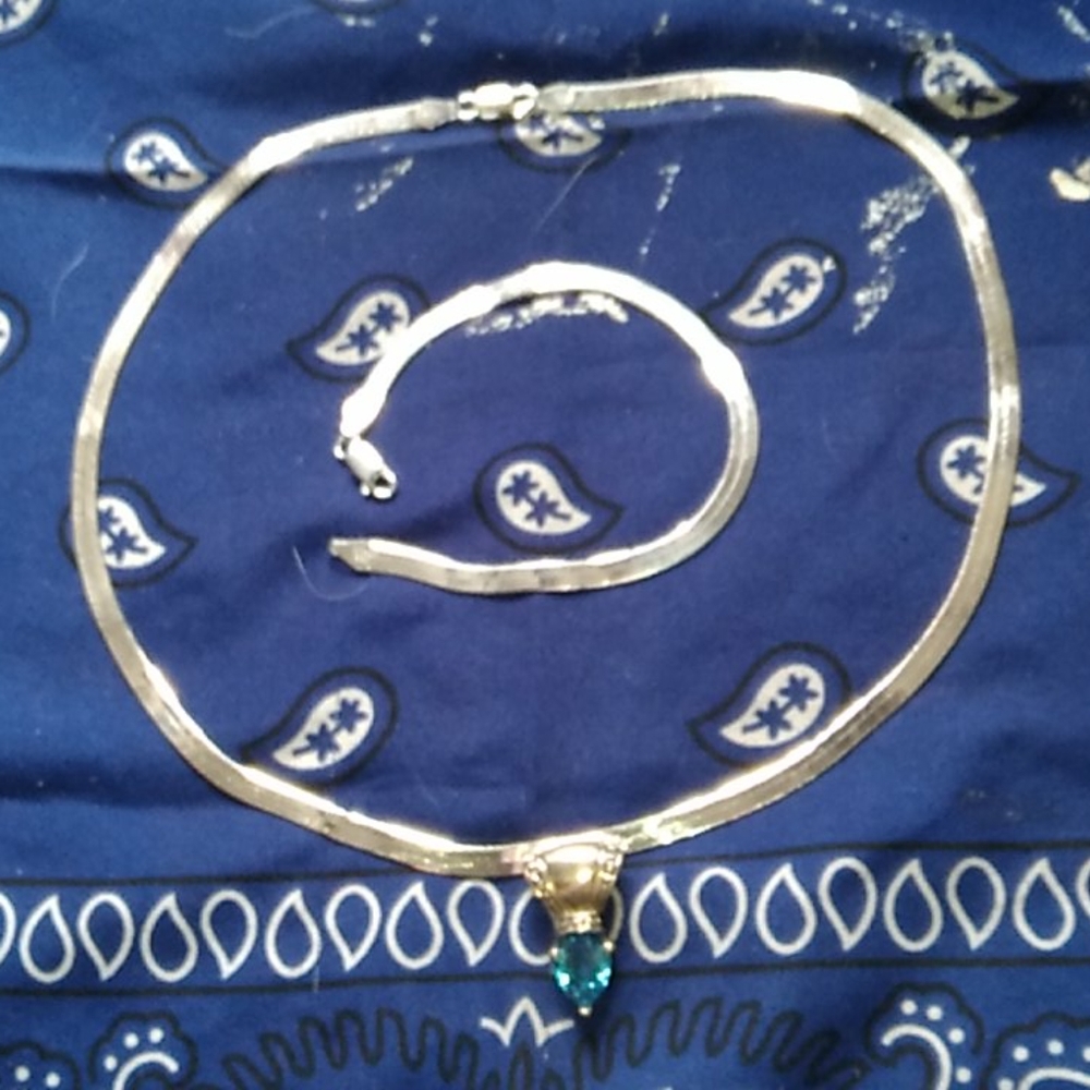 Large pear shaped sapphire sterling chain flows